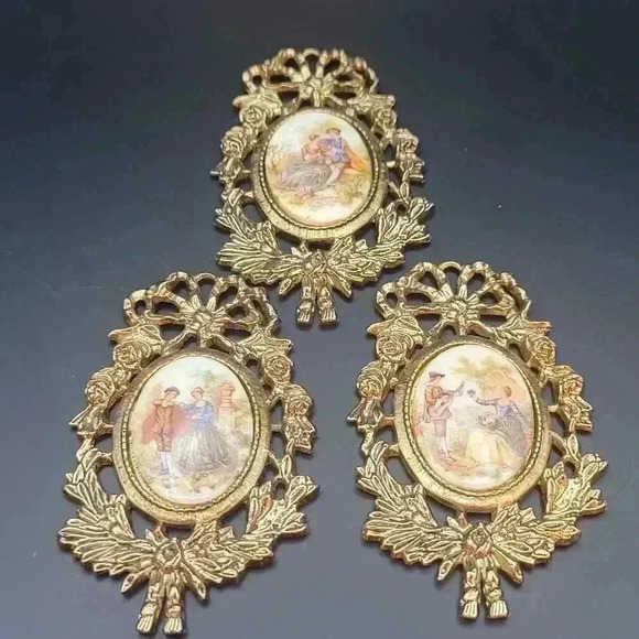 Lot Of Three Painted Porcelain Fragonard Pendants Couples Courtship Base Metal - Picture 1 of 5